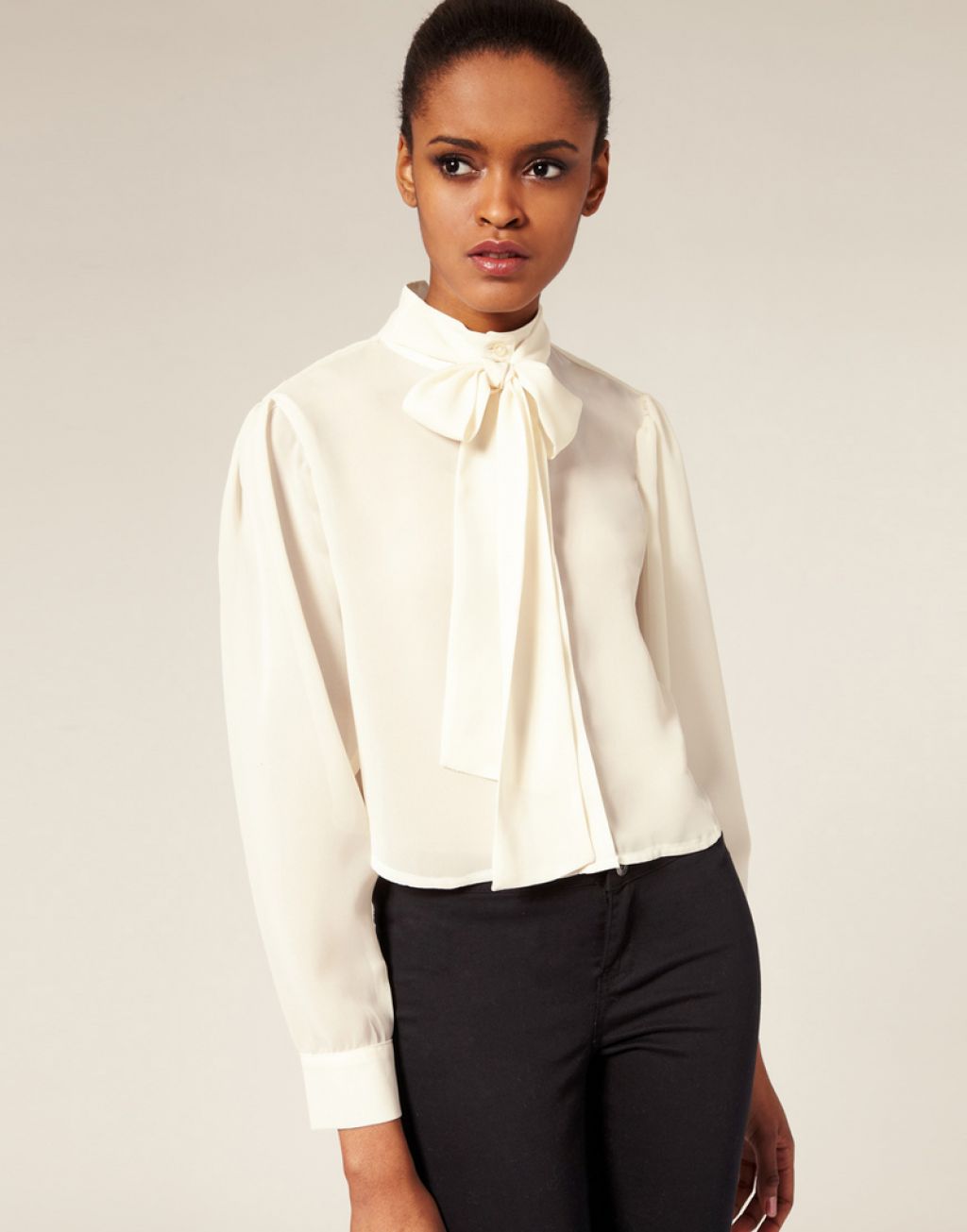 Trend: bluza s pentljo